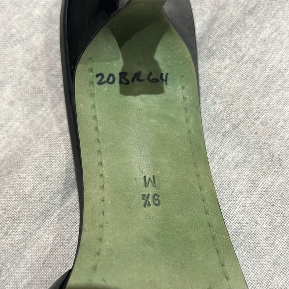 Donald J. Pliner Salya black patent sandal. Size 9.5 - Picture 3 of 8